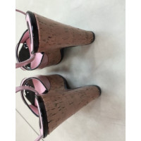Fendi Sandalen aus Lackleder in Rosa / Pink