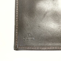 Fendi Täschchen/Portemonnaie aus Leder in Khaki