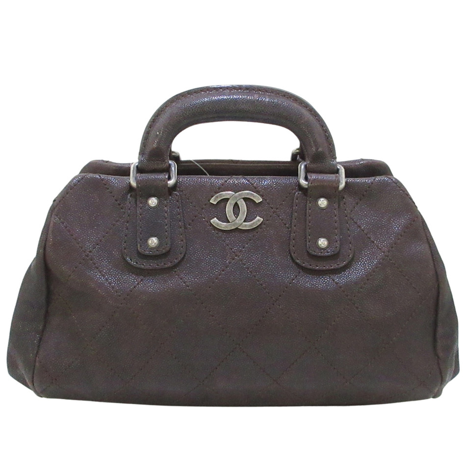 Chanel Handtasche aus Leder in Violett
