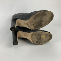 Chanel Stiefel aus Wildleder in Grau