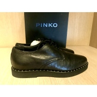 Pinko Schnürschuhe aus Leder in Schwarz