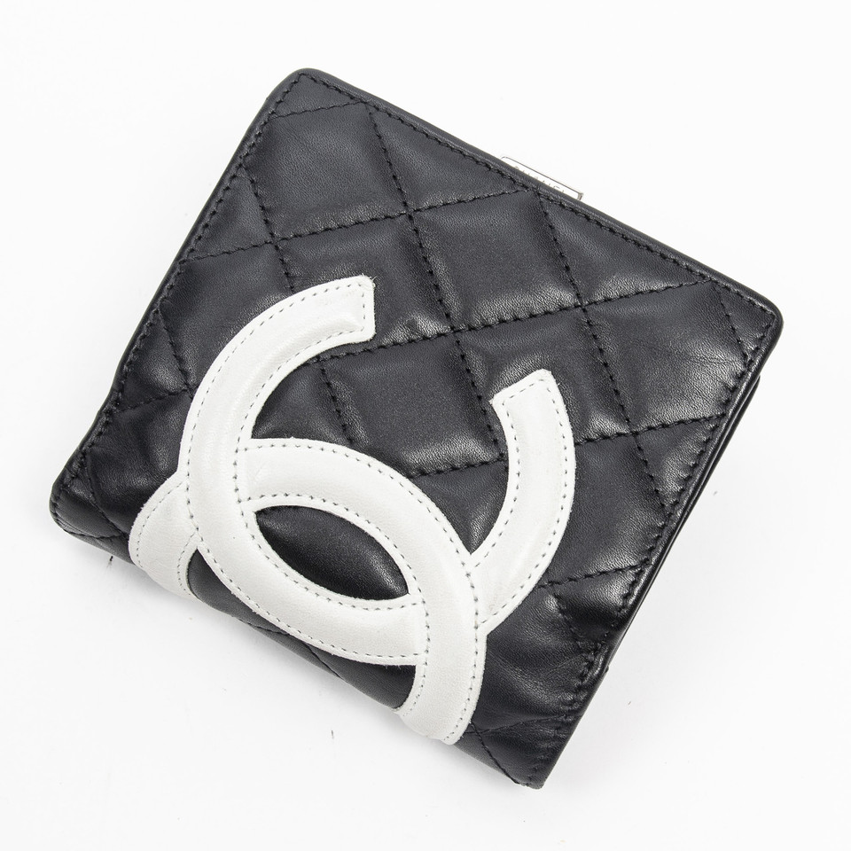 Chanel Täschchen/Portemonnaie aus Leder in Schwarz