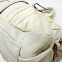 Prada Handtasche aus Leder in Creme