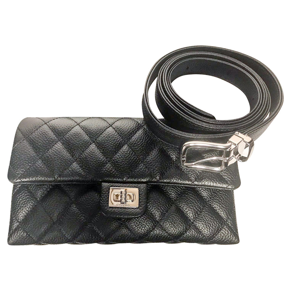 Chanel Uniform Clutch en Cuir en Noir