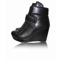 Prada Stiefel aus Leder in Schwarz