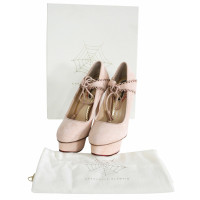 Charlotte Olympia Sandalen aus Wildleder in Rosa / Pink