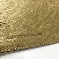 Alexander Wang Clutch aus Lackleder in Gold