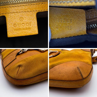 Gucci Handtasche aus Wildleder in Gelb