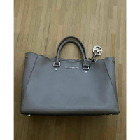 Michael Kors Handtasche aus Leder in Grau