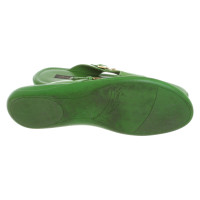 Louis Vuitton Sandalen aus Lackleder in Grün