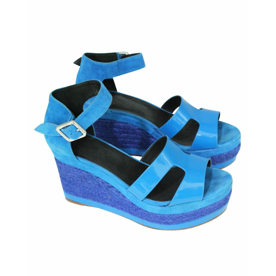 Hermès Wedges aus Lackleder in Blau