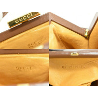 Gucci Umhängetasche aus Leder in Braun