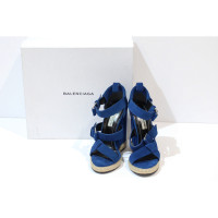 Balenciaga Chaussures compensées en Daim en Bleu