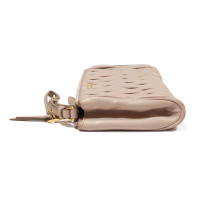 Miu Miu Clutch aus Leder in Beige