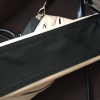 Versace Handtasche aus Leder in Beige