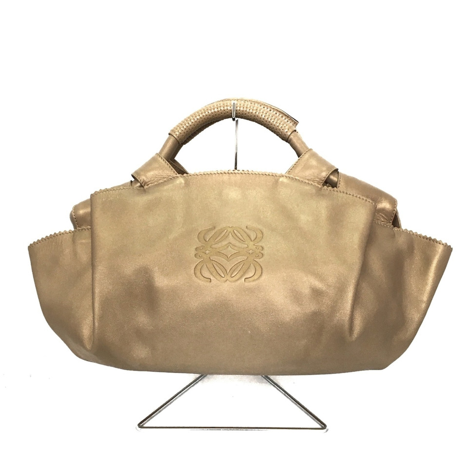 Loewe Handtasche aus Lackleder in Gold