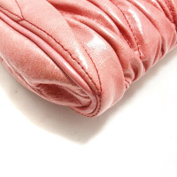 Miu Miu Clutch aus Leder in Rosa / Pink