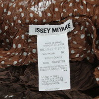 Issey Miyake Maglieria in Marrone