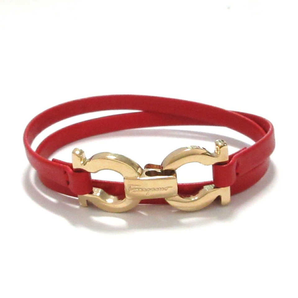 Salvatore Ferragamo Armreif/Armband aus Leder in Rot