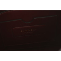 Givenchy Umhängetasche aus Leder in Grau