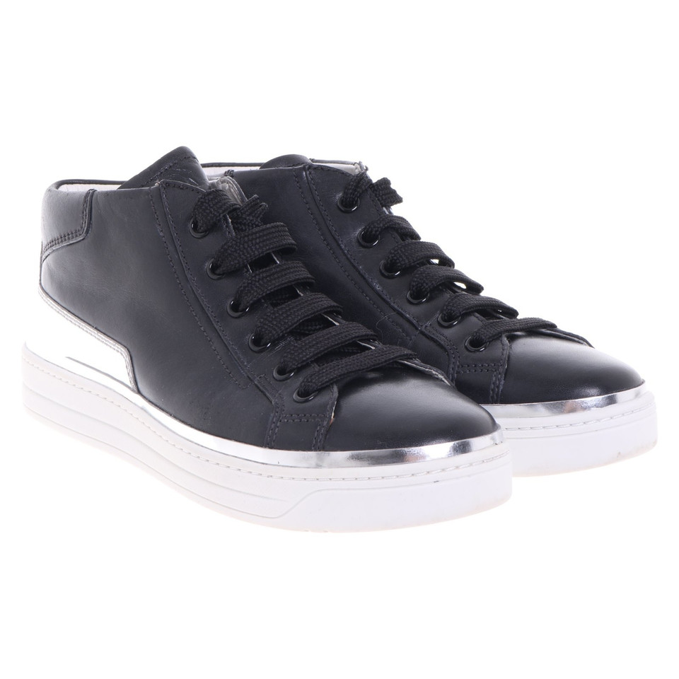 Prada Sneaker en noir et blanc