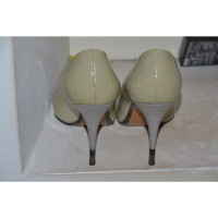 Fendi Pumps/Peeptoes Patent leather in Taupe