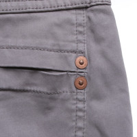 Closed trousers in grey