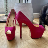 Giuseppe Zanotti Pumps/Peeptoes aus Wildleder in Fuchsia