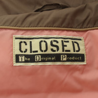Closed Vest in marrone