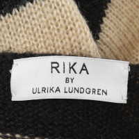 Rika banda lavorata a maglia