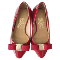 Salvatore Ferragamo Pumps in Rot