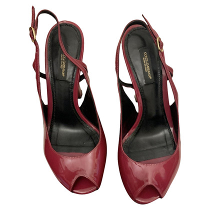 Dolce & Gabbana Sandals Patent leather in Fuchsia