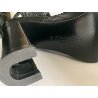 Givenchy Sandalen aus Leder in Schwarz