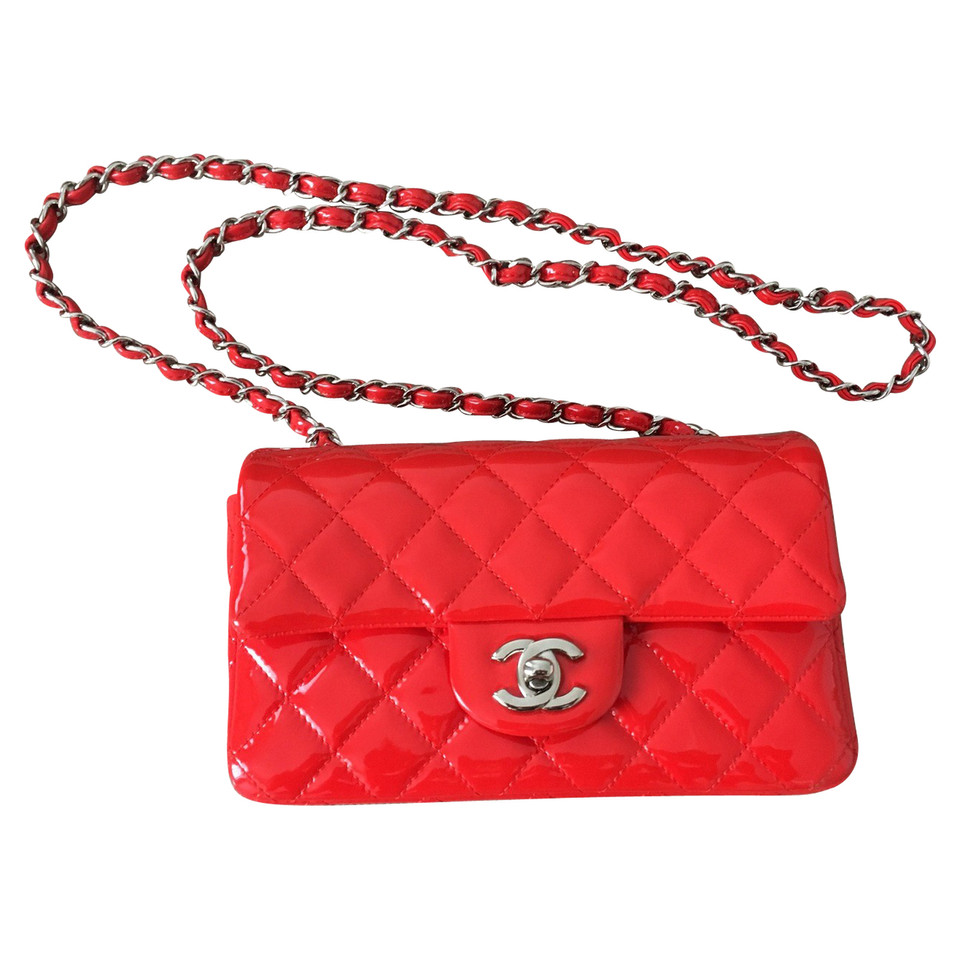 Chanel Classic Flap Bag New Mini aus Lackleder in Rot