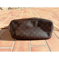 Louis Vuitton Neverfull MM32 in brown