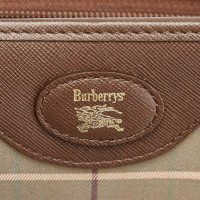 Burberry Clutch aus Canvas in Braun