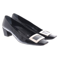 Roger Vivier Pumps/Peeptoes Lakleer in Zwart