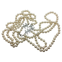 Chanel Collana di perle Chanel con loghi