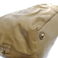 Saint Laurent Handtasche aus Lackleder in Braun
