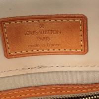 Louis Vuitton Reade PM aus Lackleder in Beige