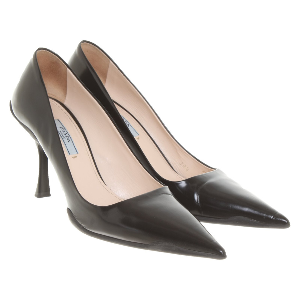 Prada Pumps/Peeptoes aus Leder in Schwarz