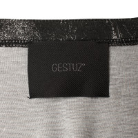Gestuz top in black and white