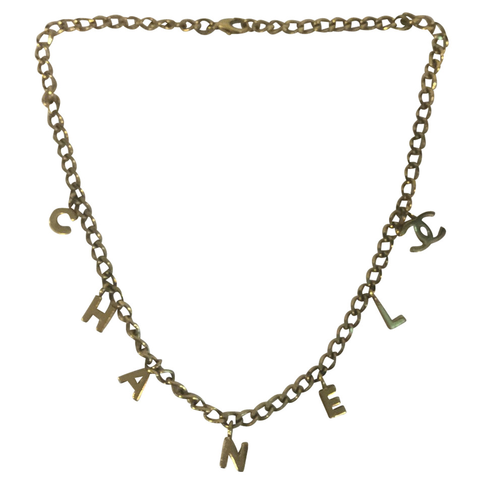 Chanel Goldfarbene Kette mit Logo-Anhängern