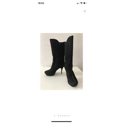 Yves Saint Laurent Stivali in Pelle scamosciata in Nero