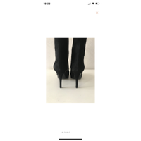 Yves Saint Laurent Stiefel aus Wildleder in Schwarz