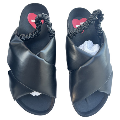 Love Moschino Sandalen aus Leder in Schwarz