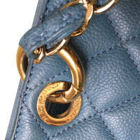 Chanel "Grand Shopping Tote" in blu