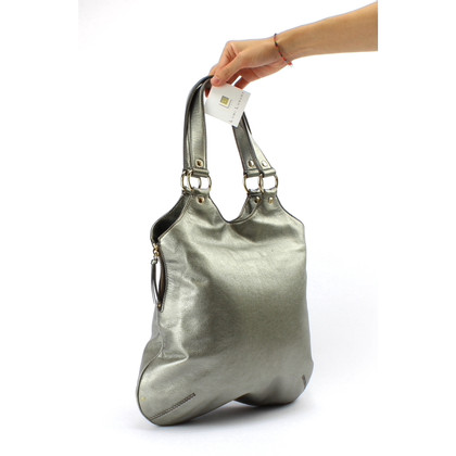 Yves Saint Laurent Handtasche aus Leder in Grau