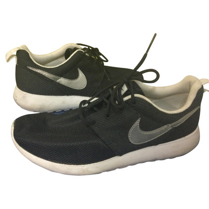 Nike Chaussures de sport en Toile en Noir