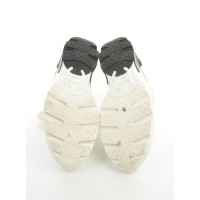 Chanel Sneakers aus Leder in Weiß